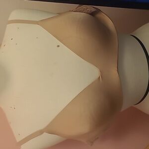 SKIMS- wireless bra - color Beige- Size 32 DD